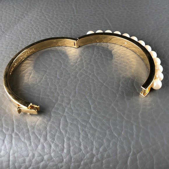 Kate Spade New York Bracelet Pearly Delight Faux Pearls Gold Tone Hinged Bangle - Picture 9 of 11